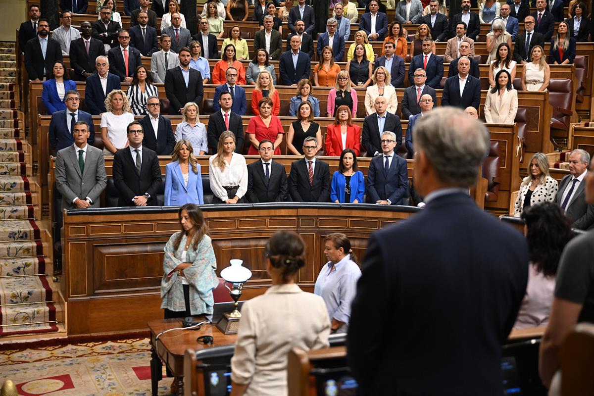3/09/2026. Pedro Sánchez appears before the Lower House of Parliament. The Lower House of Parliament observes a minute of silence in memory ...