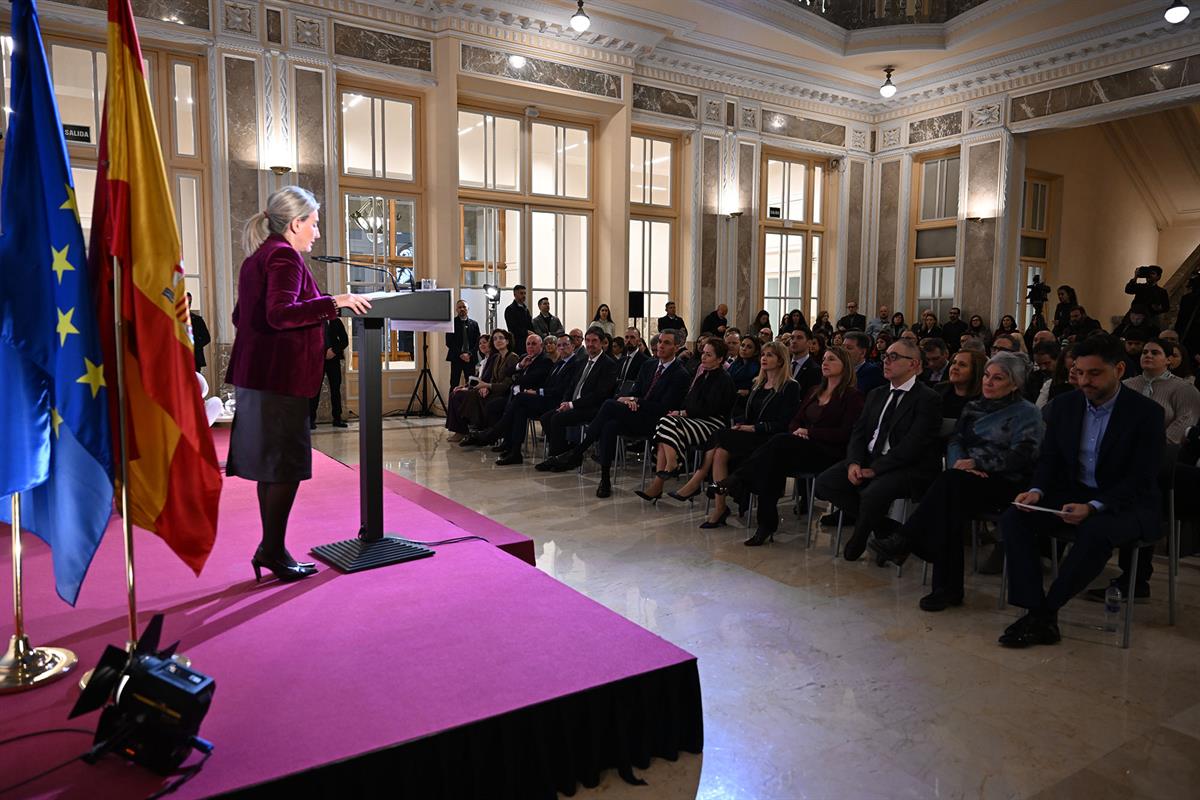 4/02/2026. Pedro Sánchez clausura una jornada sobre Formación Profesional. La ministra de Educación, Formación Profesional y Deportes, Milag...