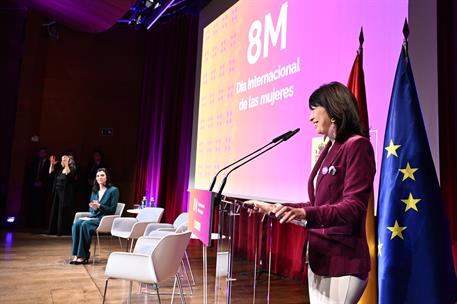 4/03/2026. Pedro Sánchez clausura el acto institucional con motivo del Día Internacional de las Mujeres. La ministra de Igualdad, Ana Redond...