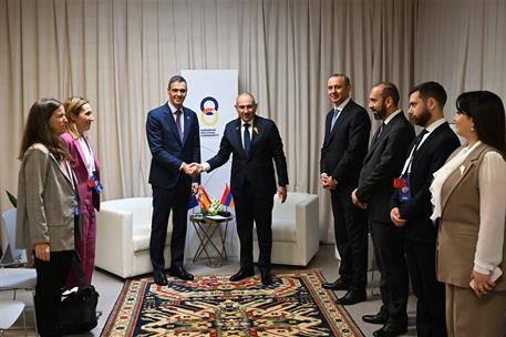4/05/2026. Pedro Sánchez viaje a Armenia. El presidente del Gobierno, Pedro Sánchez, durante el encuentro bilateral con el primer ministro a...