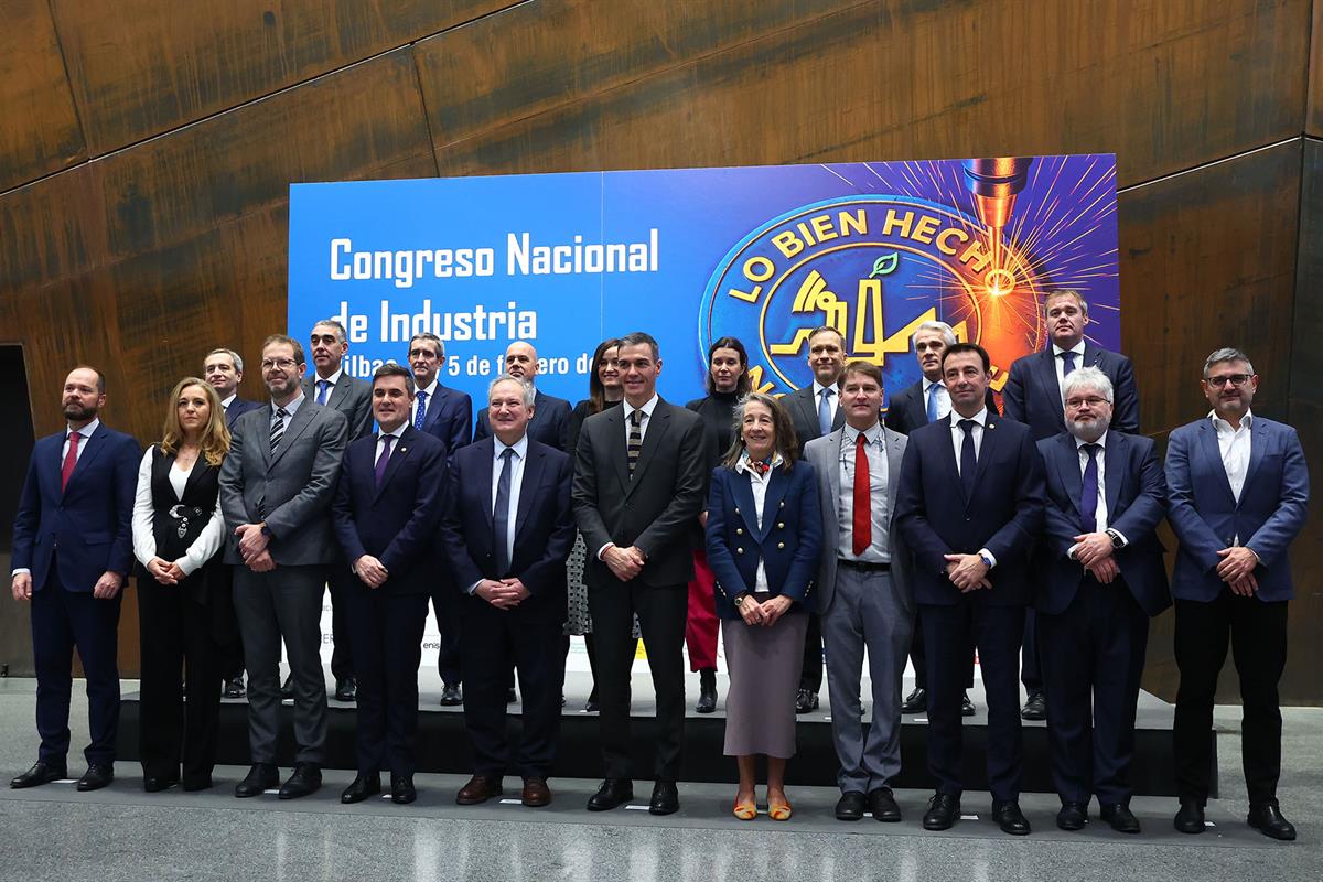 5/02/2026. Pedro Sánchez clausura el VIII Congreso Nacional de Industria. El presidente del Gobierno, Pedro Sánchez, con las autoridades y l...