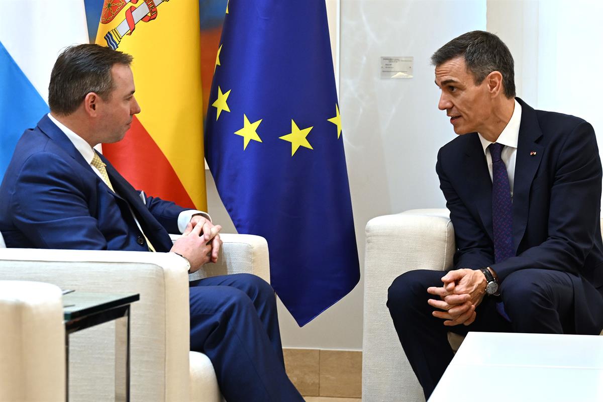 5/03/2026. Pedro Sánchez recibe al Gran Duque de Luxemburgo, Guillermo V. El presidente del Gobierno, Pedro Sánchez, conversa con el Gran Du...