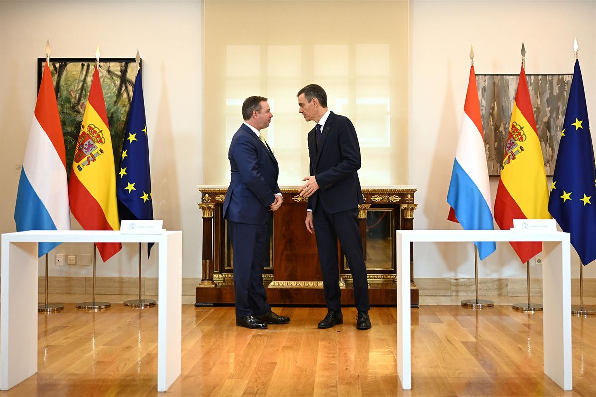 5/03/2026. Pedro Sánchez recibe al Gran Duque de Luxemburgo, Guillermo V. El presidente del Gobierno, Pedro Sánchez, conversa con el Gran Du...