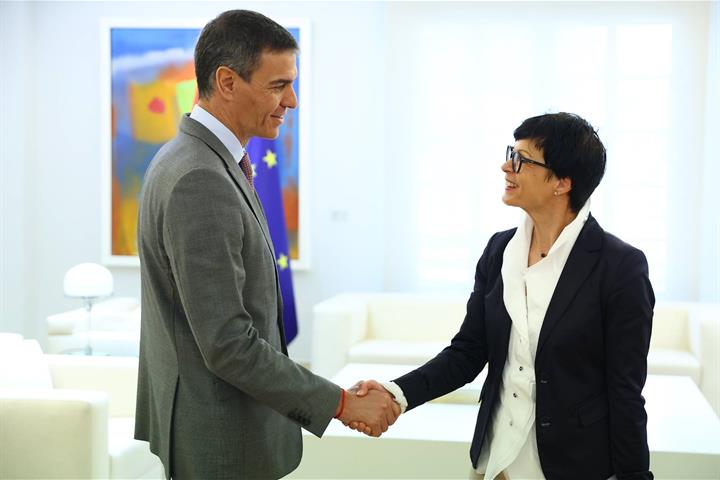 Pedro Sánchez recibe a la comisaria europea de Ampliación, Marta Kos