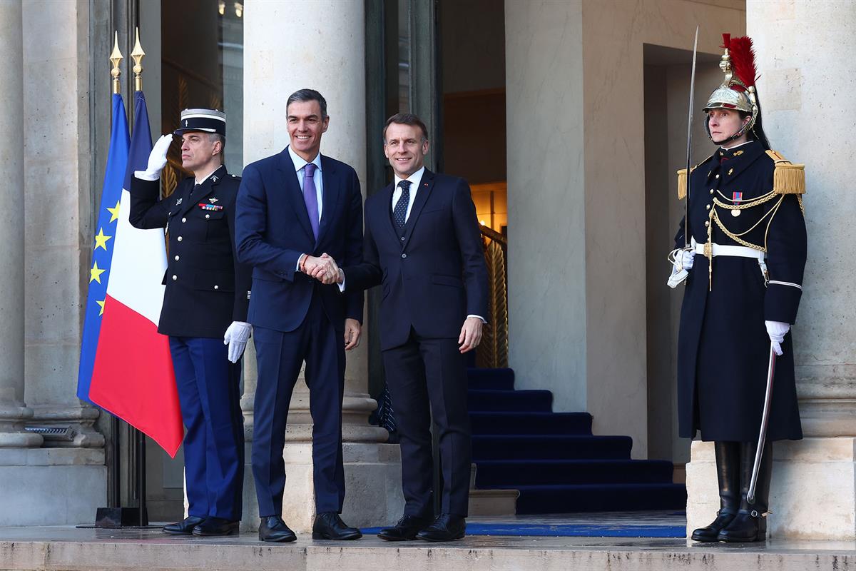 6/01/2026. Pedro Sánchez attends the meeting of the Coalition of the Willing for Ukraine. Greetings from the President of the Government of ...