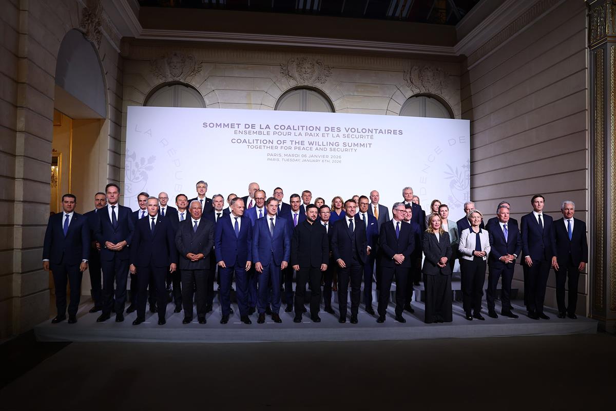 6/01/2026. Pedro Sánchez attends the meeting of the Coalition of the Willing for Ukraine. Group photo of the attendees at the meeting of the...