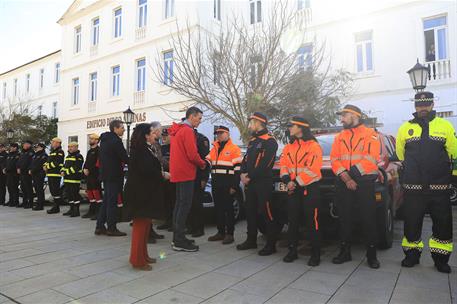 6/02/2026. Pedro Sánchez visita las zonas afectadas por la borrasca Leonardo en Cádiz. El presidente del Gobierno, Pedro Sánchez, saluda a l...