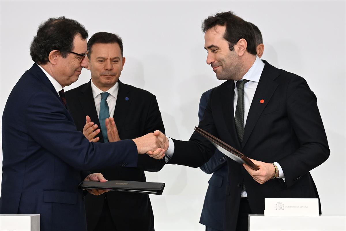 6/03/2026. Spanish-Portuguese Summit. The Minister for Economy, Trade and Business, Carlos Cuerpo, and his Portuguese counterpart, Manuel Ca...