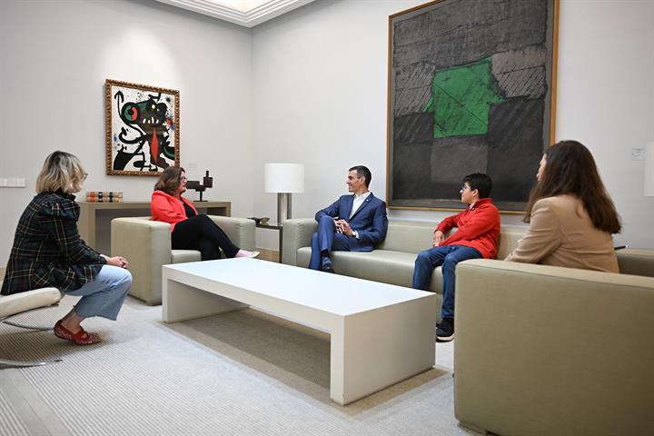 6/05/2026. El presidente recibe a los representantes de la Alianza Mundial para la Educación. El presidente del Gobierno, Pedro Sánchez, jun...