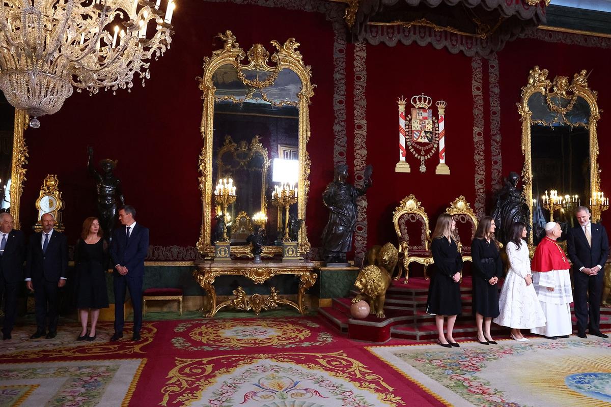 6/06/2026. Pedro Sánchez asiste a la llegada del papa León XIV a Madrid. El presidente del Gobierno, Pedro Sánchez, en la ceremonia de recib...