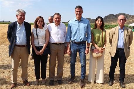 6/07/2026. Pedro Sánchez presenta el Plan Estatal de Fertilizantes. El presidente del Gobierno, Pedro Sánchez, y el ministro de Agricultura,...