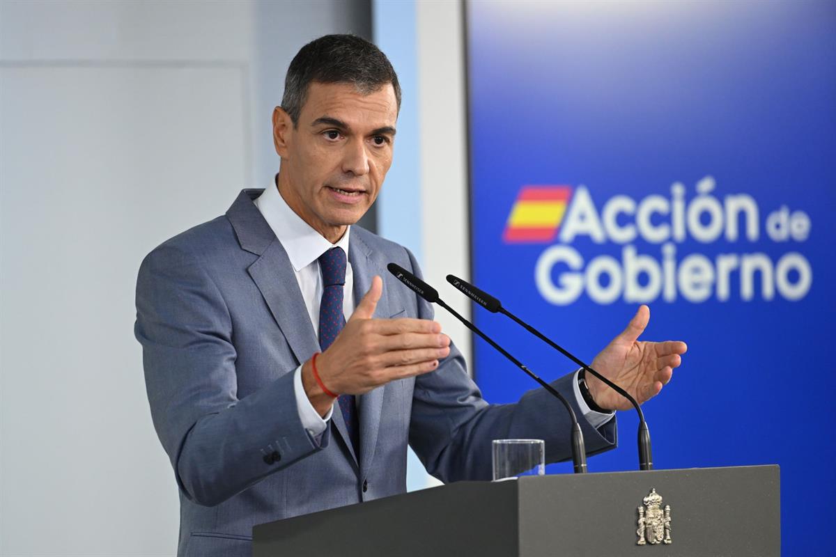 6/10/2026. Pedro Sánchez comparece tras el Consejo de Ministros. El presidente del Gobierno, Pedro Sánchez, comparece ante los medios para a...