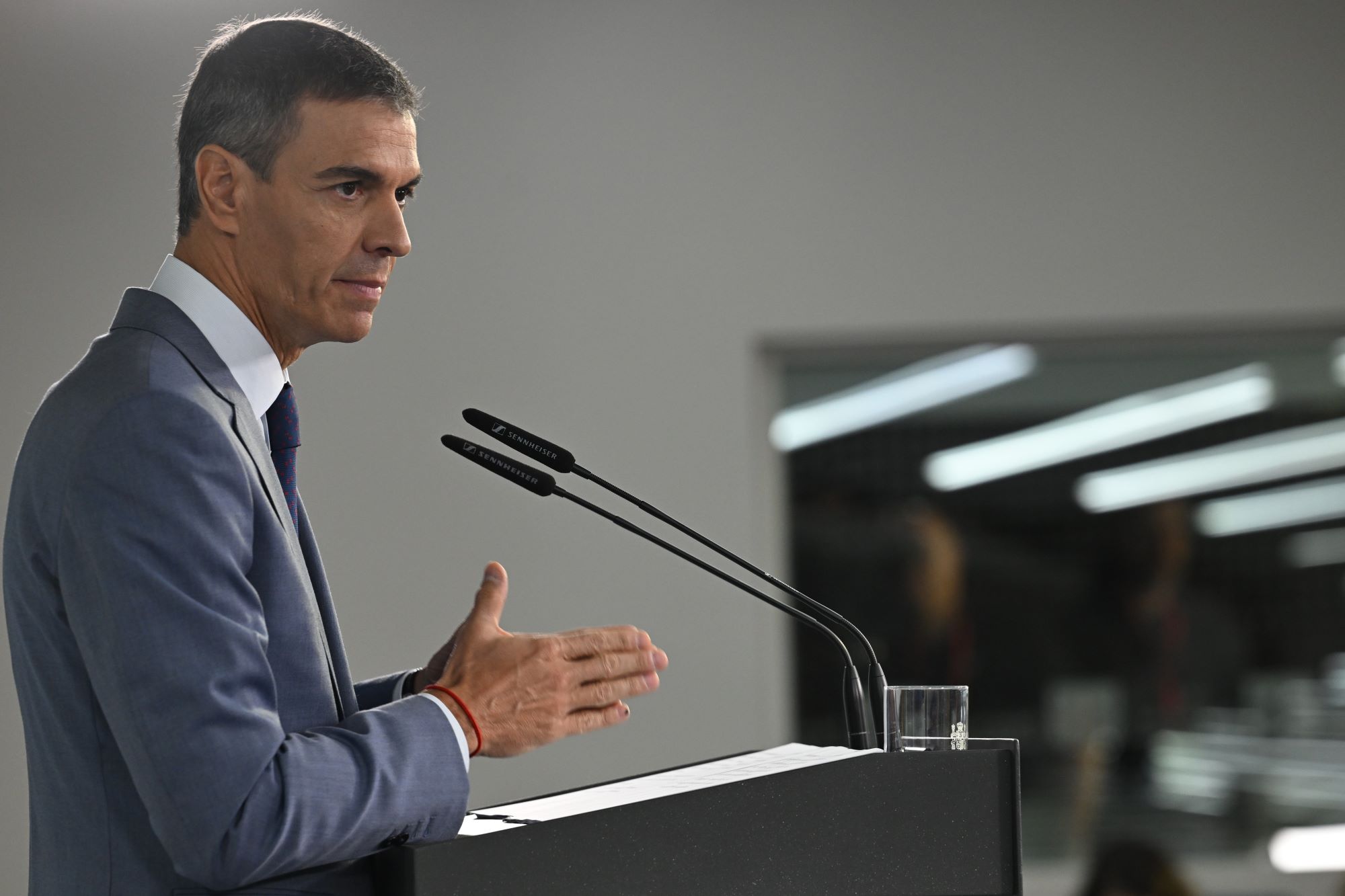 6/10/2026. Pedro Sánchez comparece tras el Consejo de Ministros. Pedro Sánchez atiende a los medios de comunicación durante la rueda de pren...