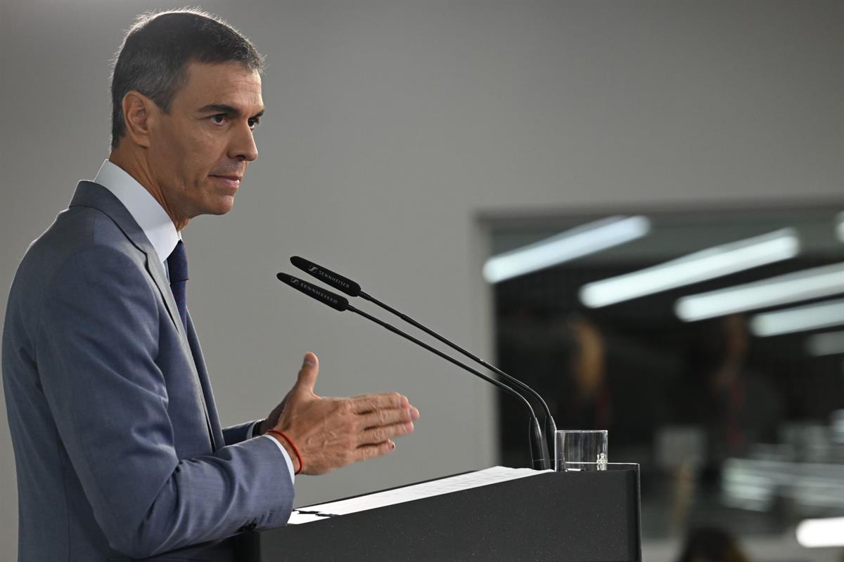 6/10/2026. Pedro Sánchez comparece tras el Consejo de Ministros. Pedro Sánchez atiende a los medios de comunicación durante la rueda de pren...