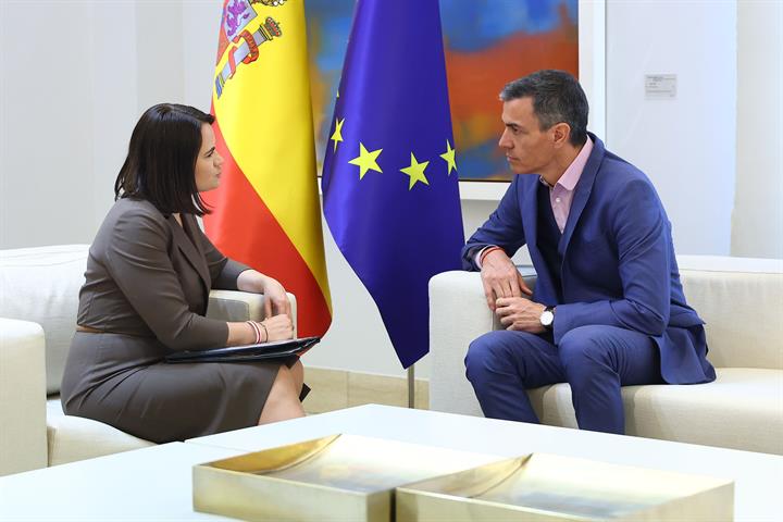 7/04/2026. Pedro Sánchez receives the leader of the opposition in Belarus. The President of the Government of Spain, Pedro Sánchez, during t...
