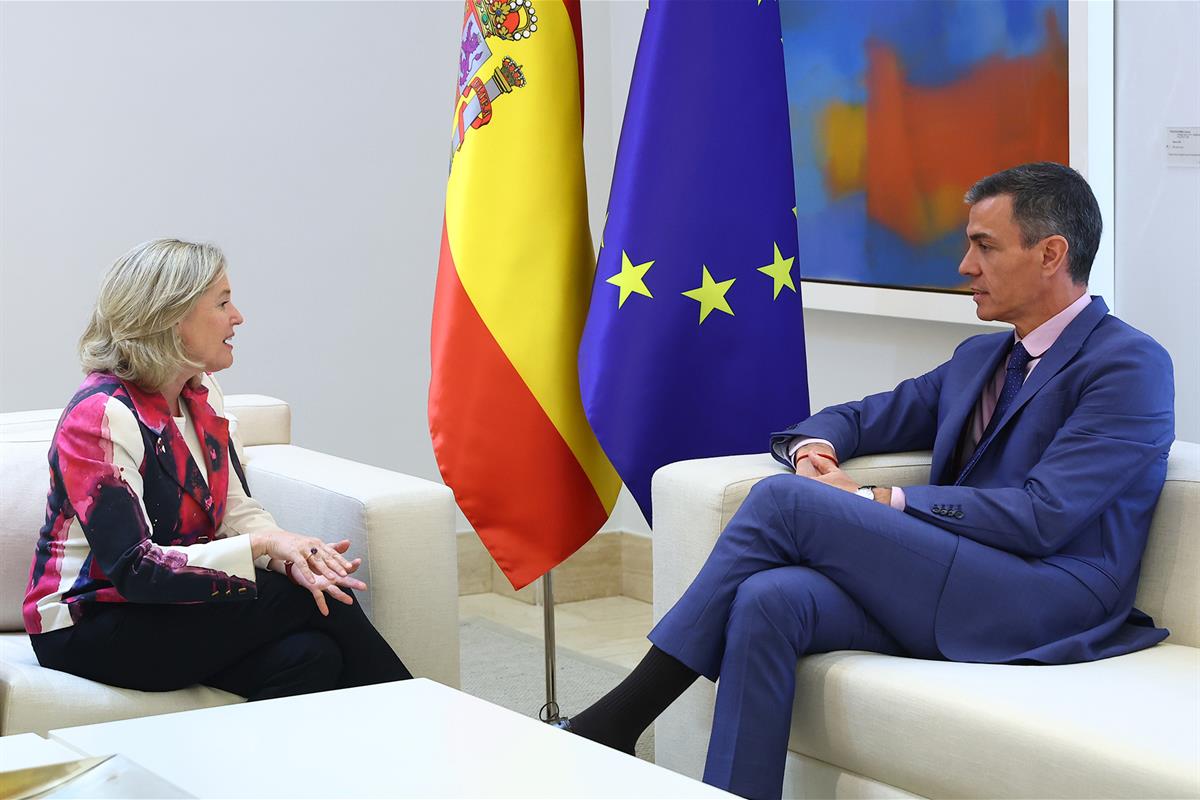 7/04/2026. Pedro Sánchez meets with the president of the European Investment Bank. The President of the Government of Spain, Pedro Sánchez, ...
