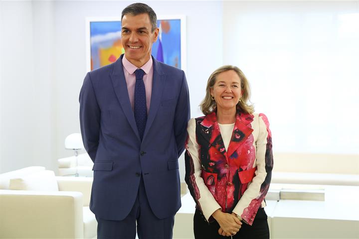 7/04/2026. Pedro Sánchez meets with the president of the European Investment Bank. The President of the Government of Spain, Pedro Sánchez, ...