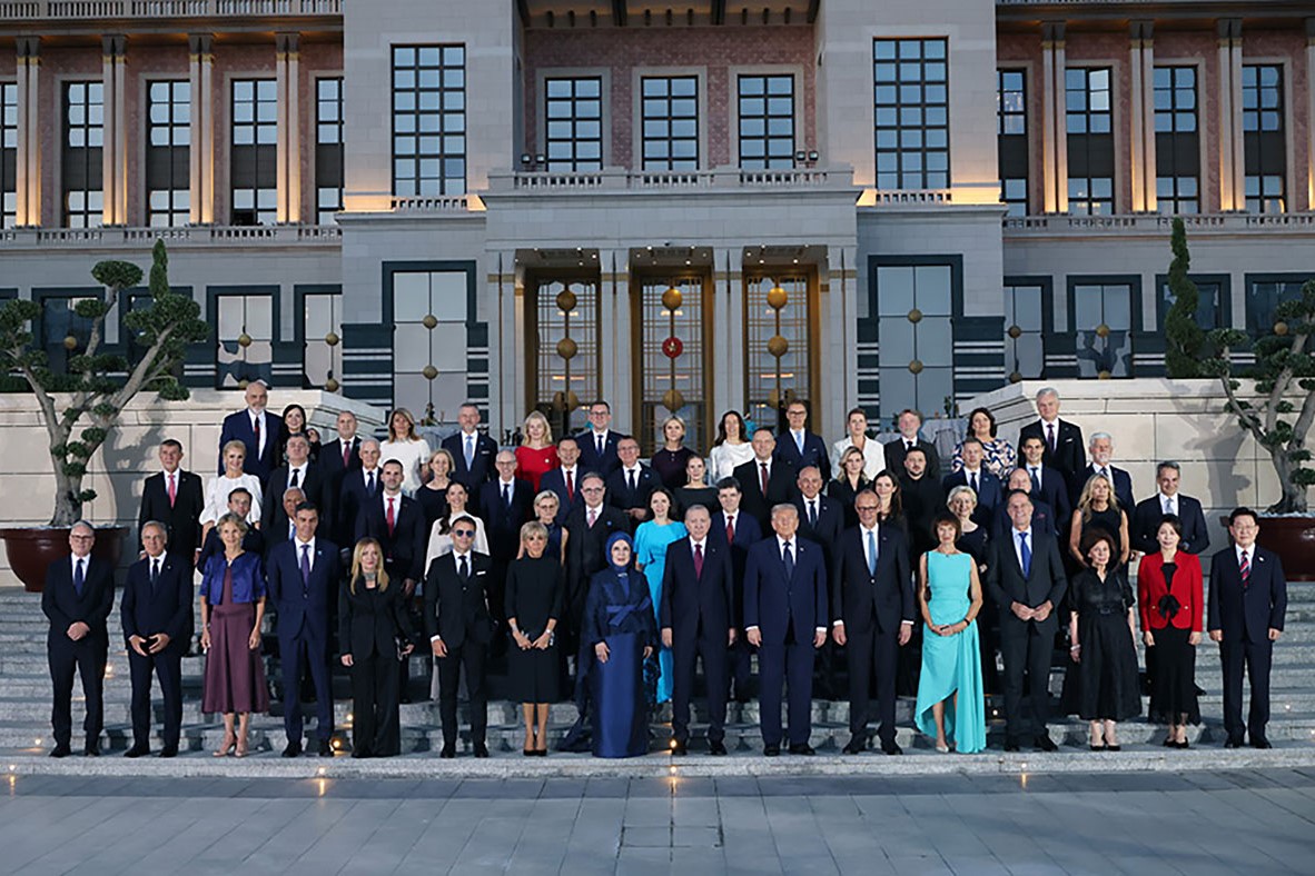 7/07/2026. Pedro Sánchez asiste a la cumbre de la OTAN en Ankara, Turquía. Foto de familia de los asistentes a la cena oficial que ofreció e...
