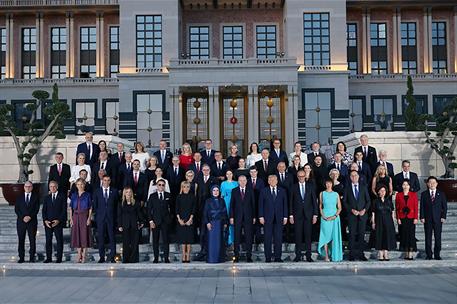 7/07/2026. Pedro Sánchez asiste a la cumbre de la OTAN en Ankara, Turquía. Foto de familia de los asistentes a la cena oficial que ofreció e...