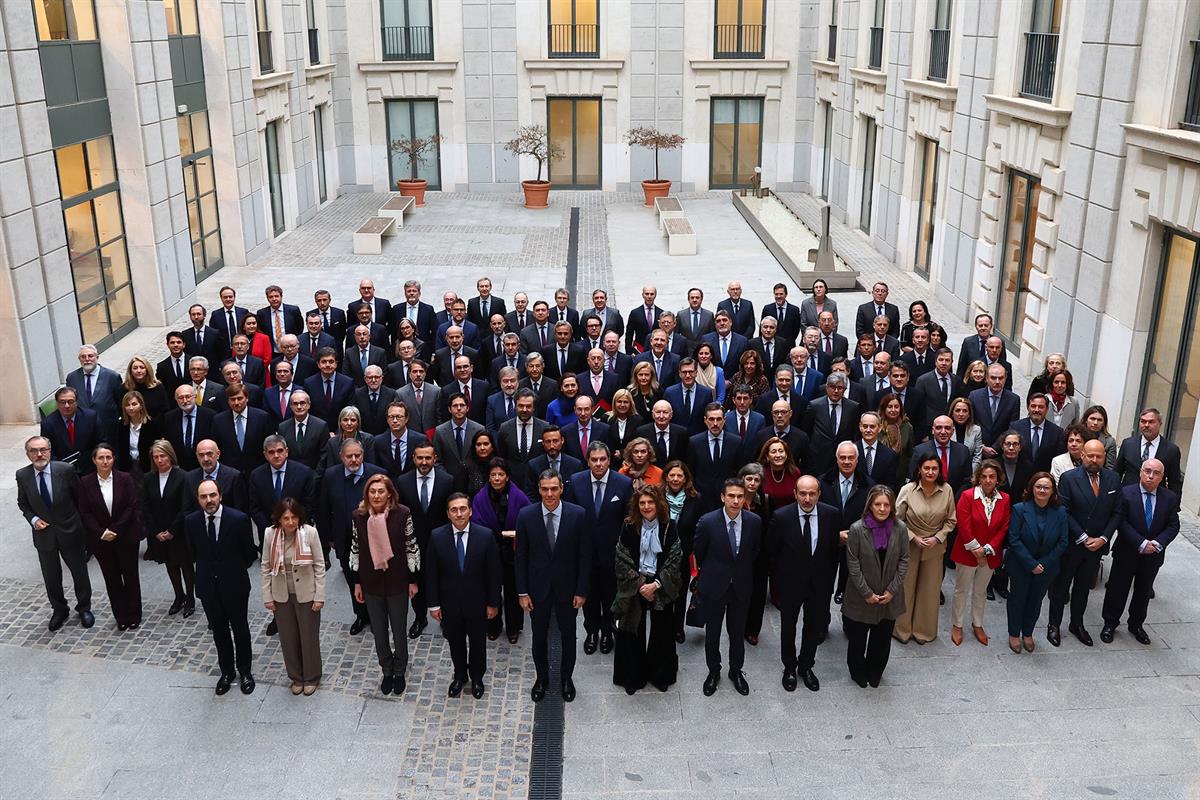 8/01/2026. Pedro Sánchez inaugurates the Conference of Ambassadors. Group photo of the Conference of Ambassadors