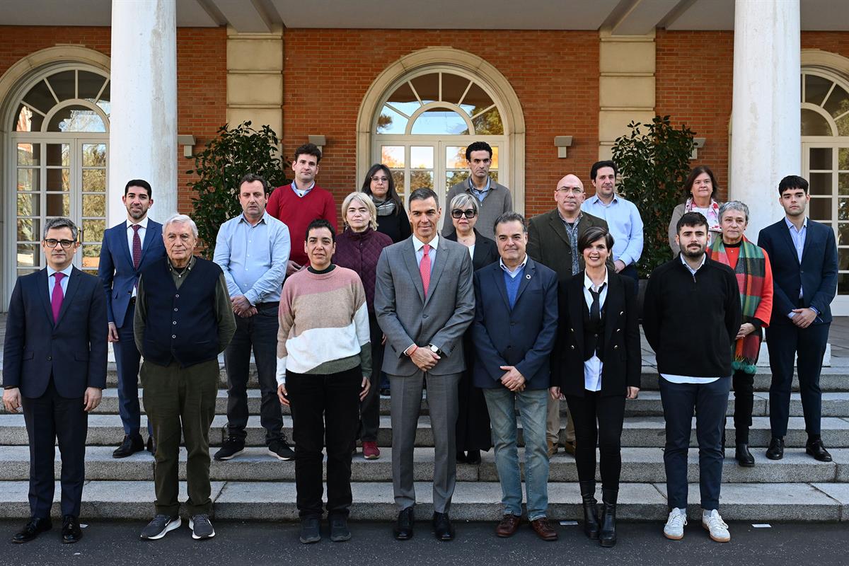 9/01/2026. Meeting with representatives of associations of victims of sexual abuse in the Church. The President of the Government of Spain, ...