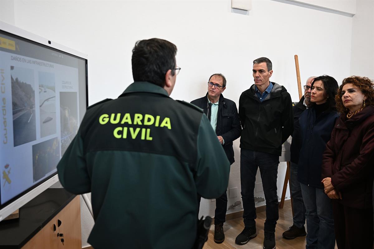 9/02/2026. Pedro Sánchez visita las zonas afectadas por las borrascas en Andalucía (Jaén). El presidente del Gobierno, Pedro Sánchez, y la v...