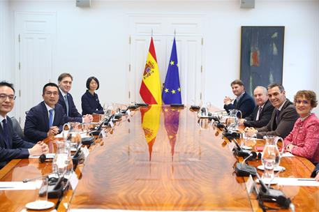 9/03/2026. Pedro Sánchez receives the president of Hithium, Jeff Wu. The President of the Government of Spain, Pedro Sánchez, and the Minist...