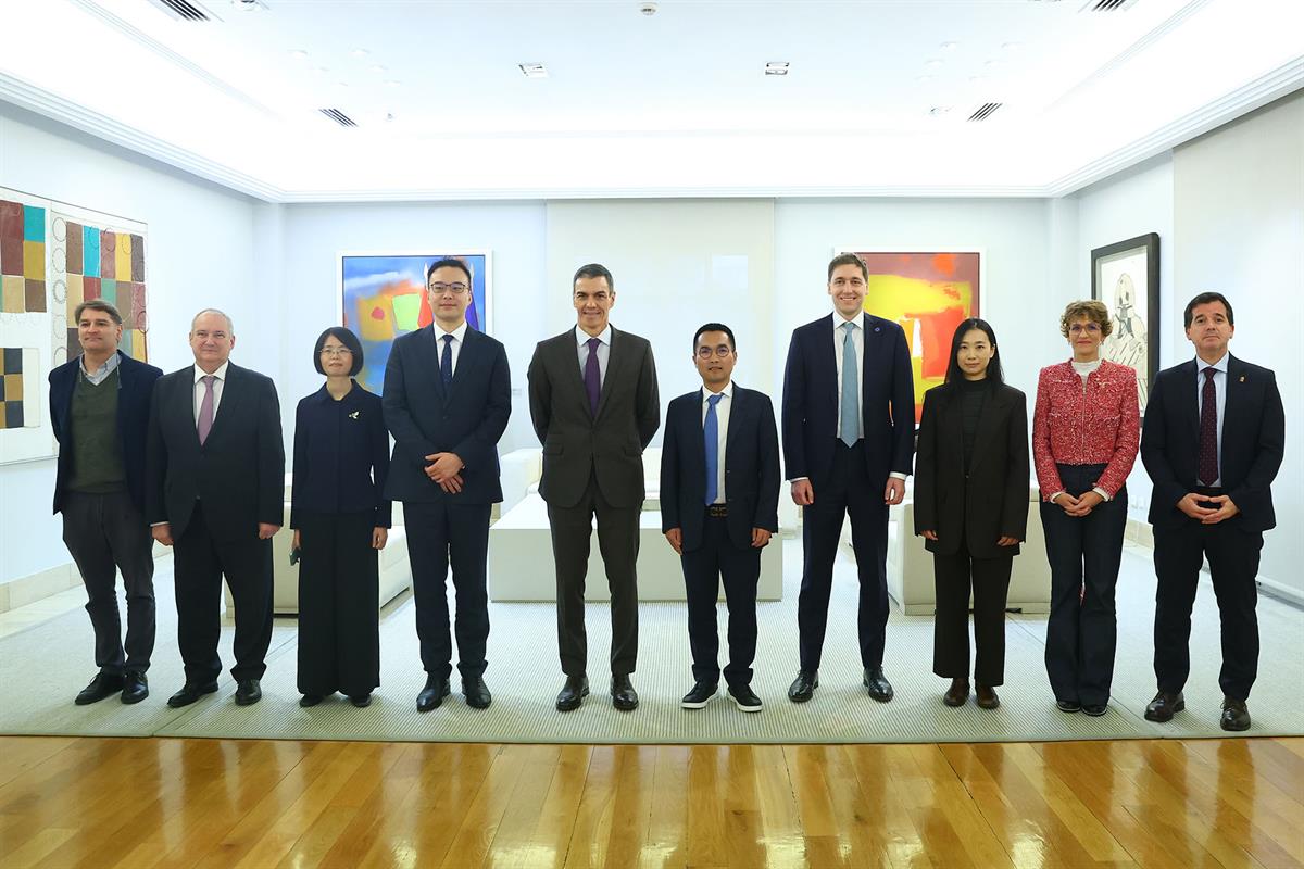 9/03/2026. Pedro Sánchez recibe al CEO de Hithium, Jeff Wu. El presidente del Gobierno, Pedro Sánchez, y el ministro de Industria y Turismo,...