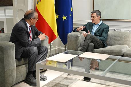 9/05/2026. Pedro Sánchez con el director general de la OMS. El presidente del Gobierno, Pedro Sánchez, mantiene un encuentro con el director...