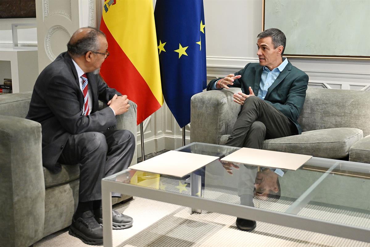9/05/2026. Pedro Sánchez con el director general de la OMS. El presidente del Gobierno, Pedro Sánchez, mantiene un encuentro con el director...