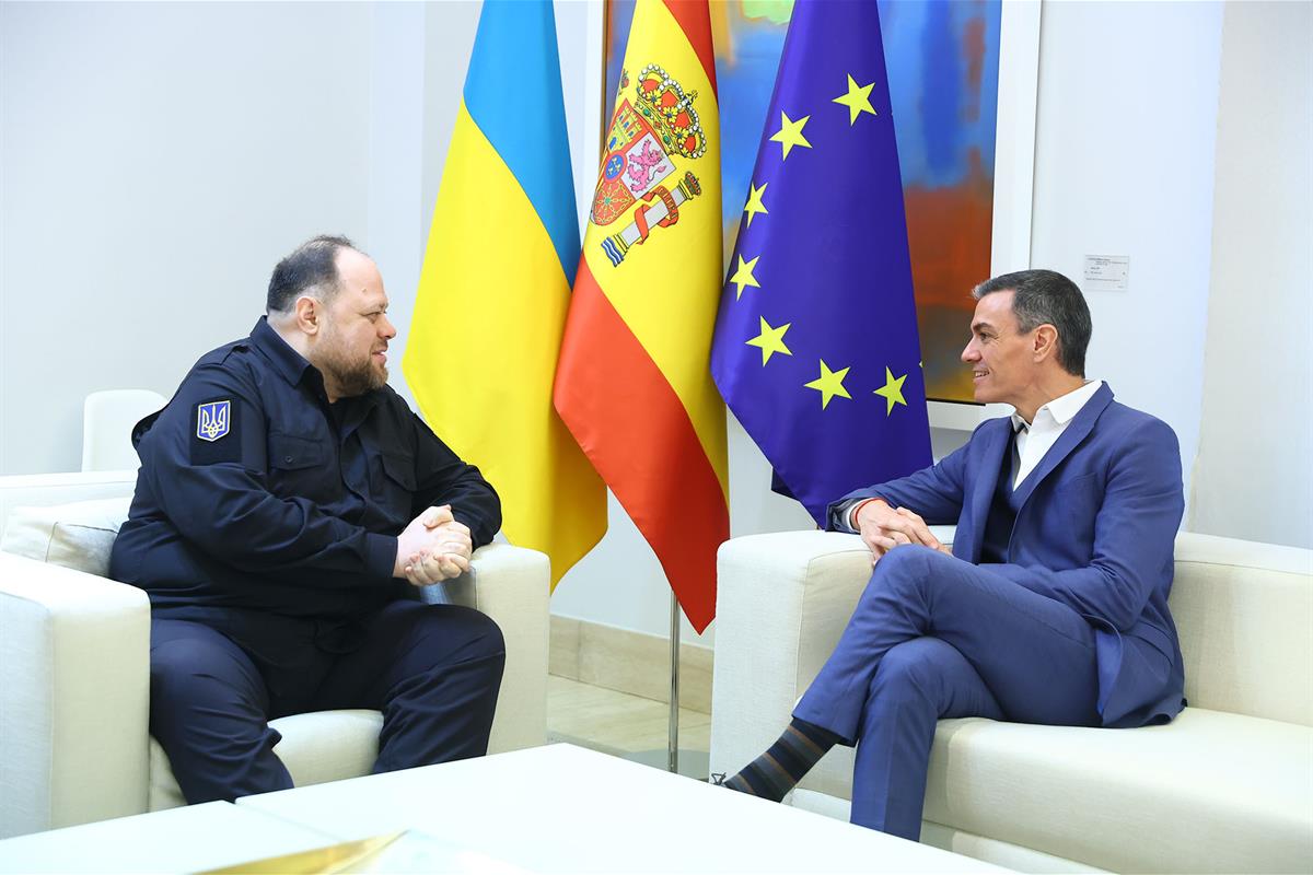 10/02/2026. Sánchez se reúne con el presidente de la Verkhovna Rada de Ucrania. El presidente del Gobierno, Pedro Sánchez, junto al presiden...