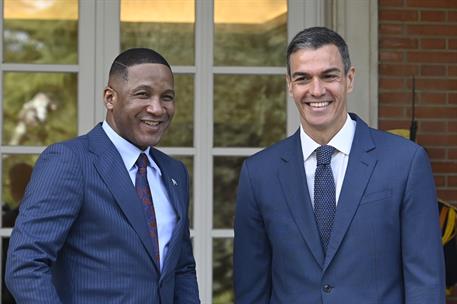10/04/2026. El presidente del Gobierno, Pedro Sánchez, recibe al presidente de la República de Botsuana, Duma Gideon Boko. El presidente del...