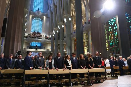 10/06/2026. Pedro Sánchez asiste a la misa del papa León XIV en la Sagrada familia. El presidente del Gobierno, Pedro Sánchez, junto a otras...