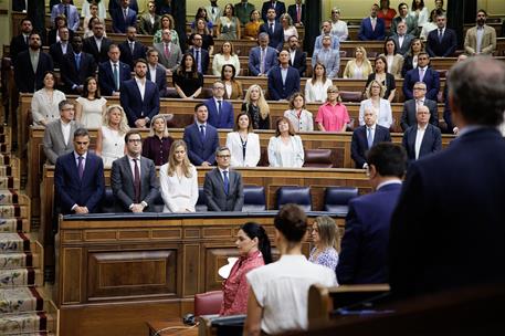 10/06/2026. Pedro Sánchez asiste a la sesión de control al Gobierno. El Pleno del Congreso guarda un minuto de silencio en recuerdo de las v...