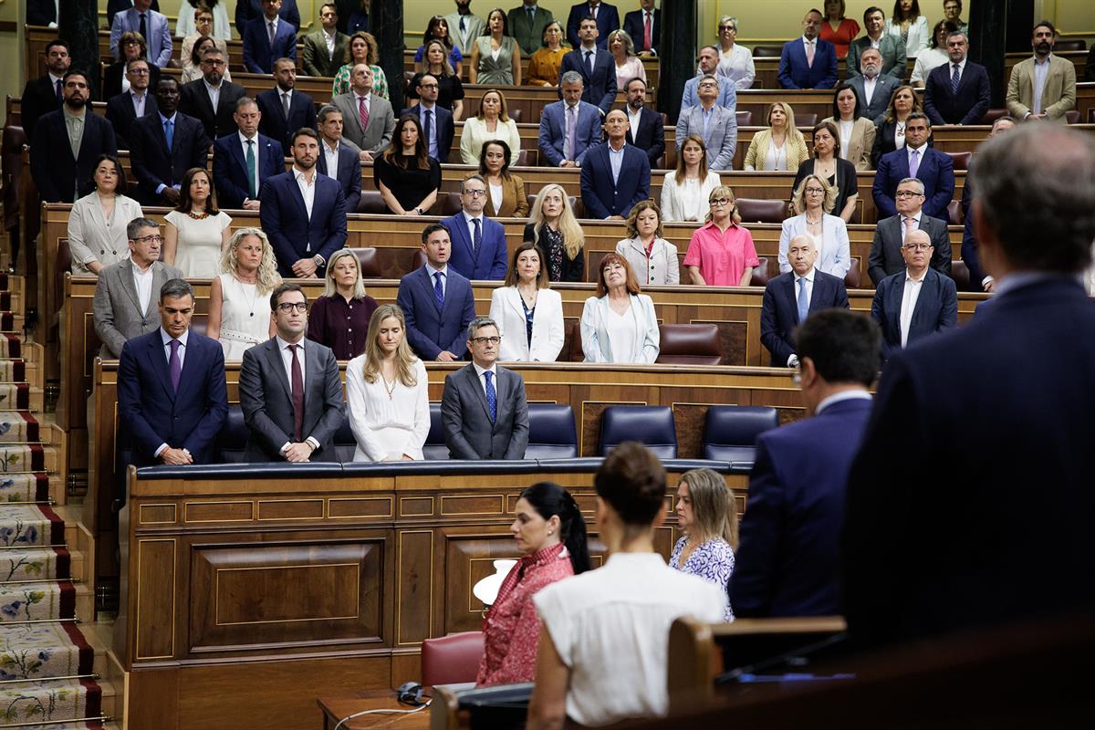10/06/2026. Pedro Sánchez asiste a la sesión de control al Gobierno. El Pleno del Congreso guarda un minuto de silencio en recuerdo de las v...