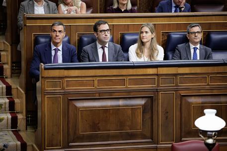 10/06/2026. Pedro Sánchez asiste a la sesión de control al Gobierno. Pedro Sánchez junto al vicepresidente primero y ministro de Economía, C...