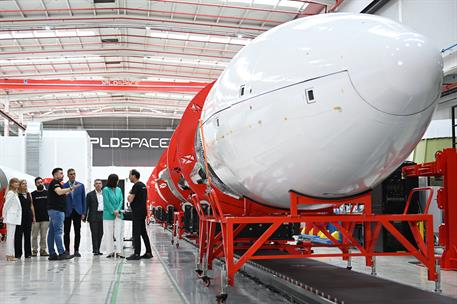 10/09/2026. Pedro Sánchez visita las instalaciones de la empresa aeroespacial PLD Space. El presidente del Gobierno, Pedro Sánchez, visita e...