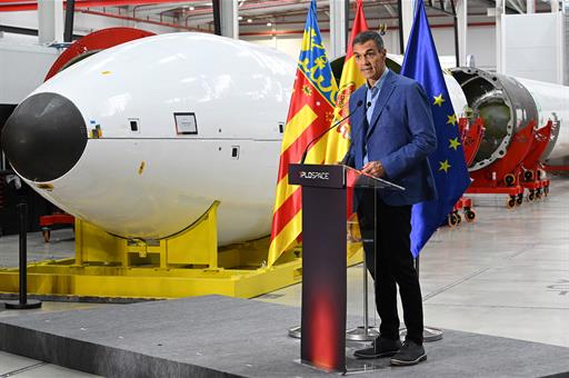 El presidente del Gobierno, Pedro Sánchez, durante su intervención al término de la visita a las instalaciones de PLD Space
