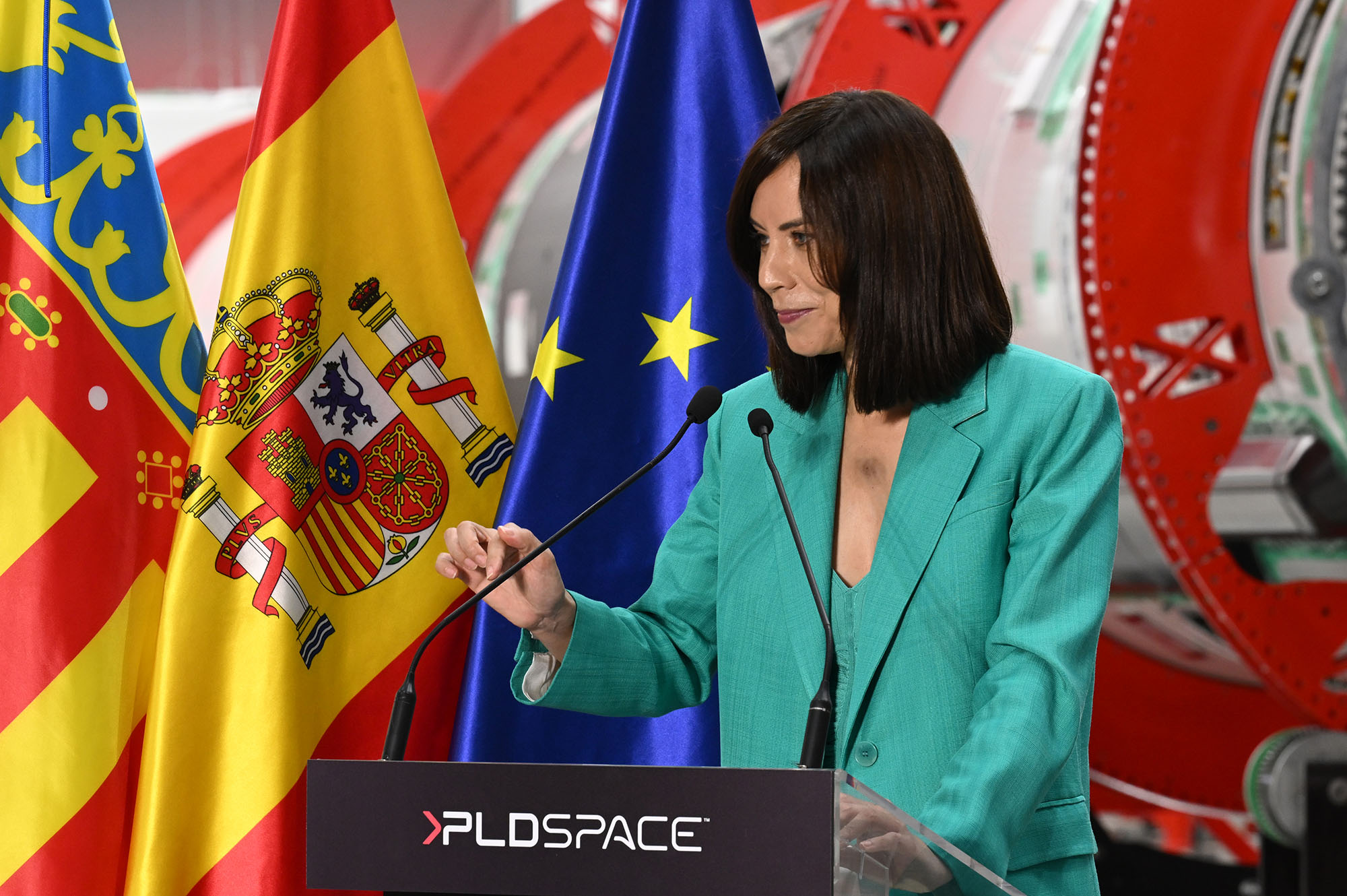 10/09/2026. Pedro Sánchez visita las instalaciones de la empresa aeroespacial PLD Space. La ministra de Ciencia, Innovación y Universidades,...