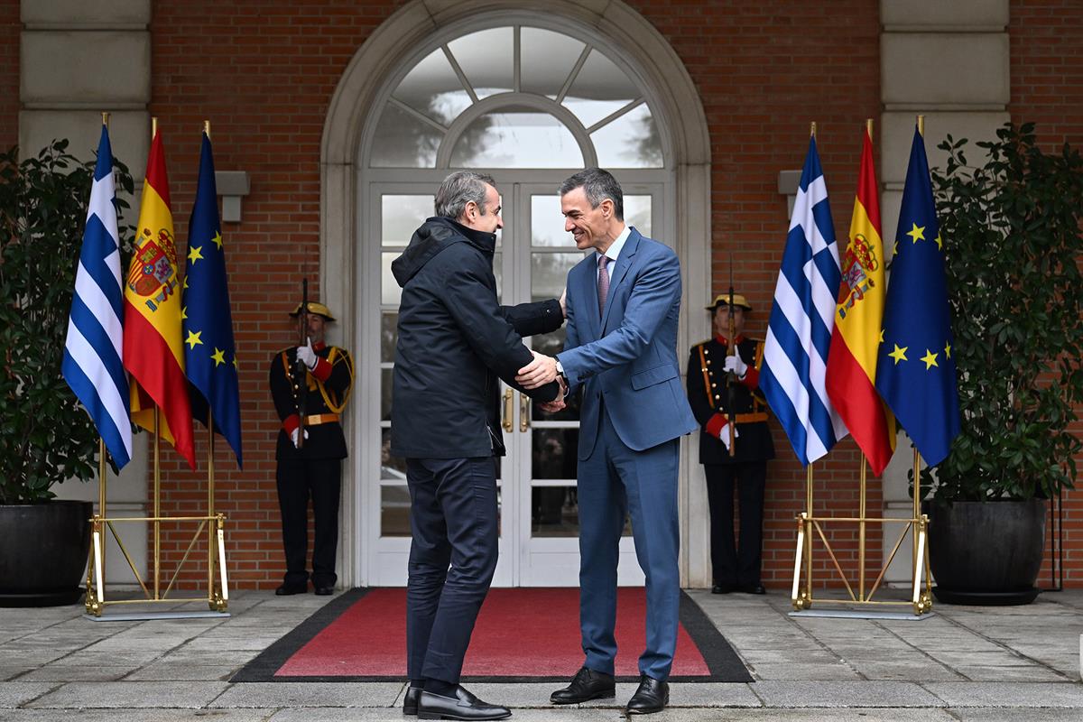 12/01/2026. The President of the Government of Spain receives the Prime Minister of Greece, Kyriakos Mitsotakis. The President of the Govern...