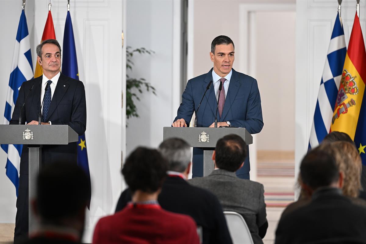 12/01/2026. The President of the Government of Spain receives the Prime Minister of Greece, Kyriakos Mitsotakis. The President of the Govern...