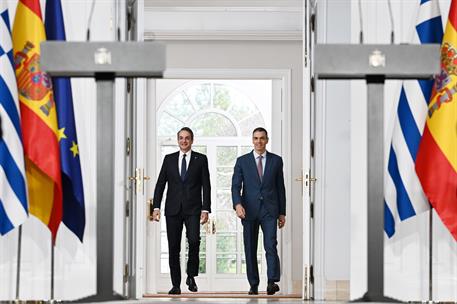 12/01/2026. Pedro Sánchez receives the Prime Minister of Greece, Kyriakos Mitsotakis. The President of the Government of Spain, Pedro Sánche...