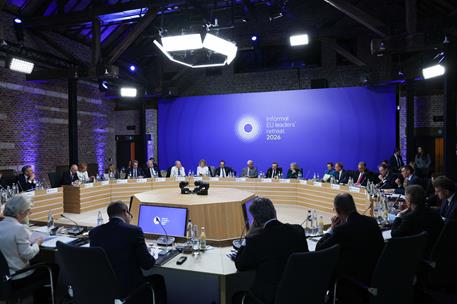 12/02/2026. Pedro Sánchez retiro líderes UE. El presidente del Gobierno, Pedro Sánchez, junto al resto de líderes de la Unión Europea, duran...