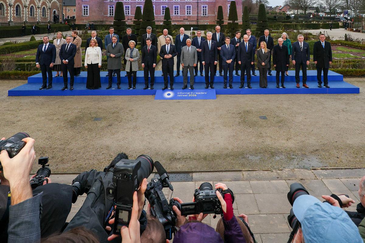 12/02/2026. Sesión de reflexión informal de los dirigentes de la Unión Europea. Fotografía de familia de los líderes de la Unión Europea asi...