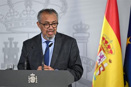 12/05/2026. Pedro Sánchez comparece junto al director general de la Organización Mundial de la Salud (OMS). El director general de la Organi...
