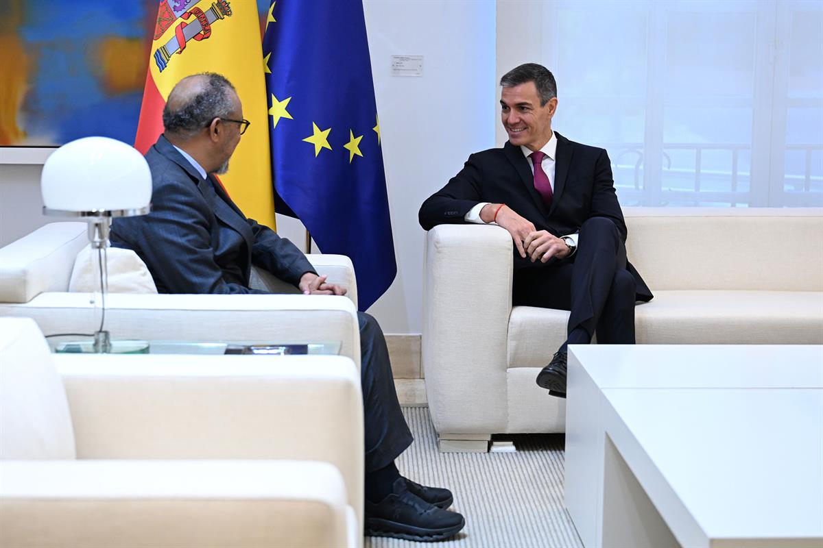 12/05/2026. Pedro Sánchez comparece junto al director general de la Organización Mundial de la Salud (OMS). El presidente del Gobierno, Pedr...