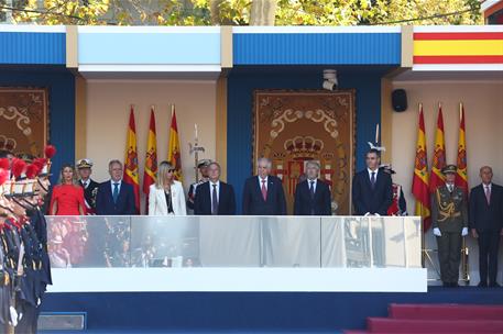 12/10/2026. Pedro Sánchez asiste al desfile del 12 de octubre. El presidente del Gobierno, Pedro Sánchez, contempla el desfile del 12 de oct...