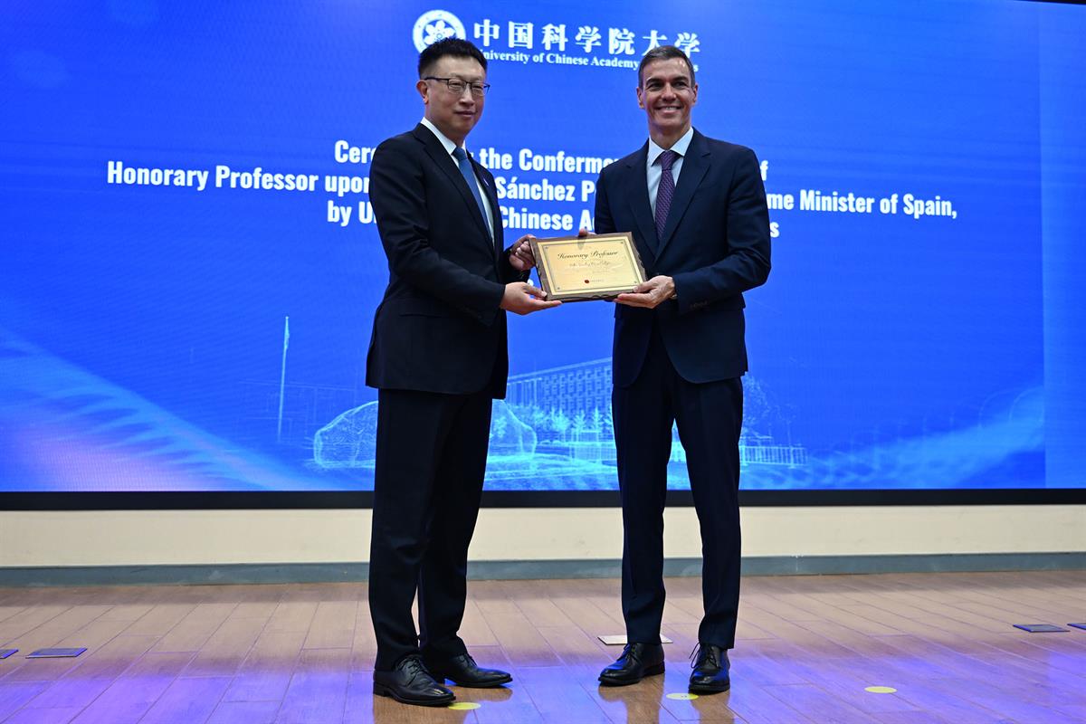 13/04/2026. Pedro Sánchez travels to China. The President of the Government of Spain, Pedro Sánchez, receives the Honorary Chair of the Chin...