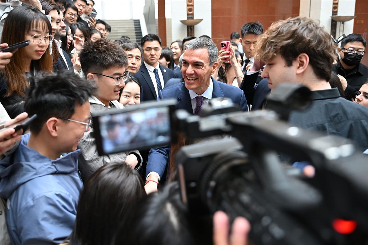 13/04/2026. Pedro Sánchez travels to China. The President of the Government of Spain, Pedro Sánchez, greets the attendees at the event held ...