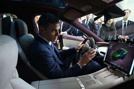 13/04/2026. Pedro Sánchez travels to China. The President of the Government of Spain, Pedro Sánchez, during the visit to the Xiaomi Campus